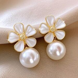 New Gold and White Spring Flower Pearl Earrings